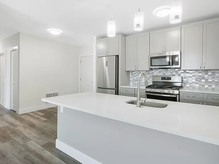 39 Cornelison Ave — Photo 2