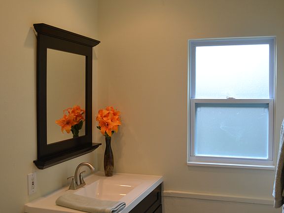 5th image of 533 43rd Ave NE