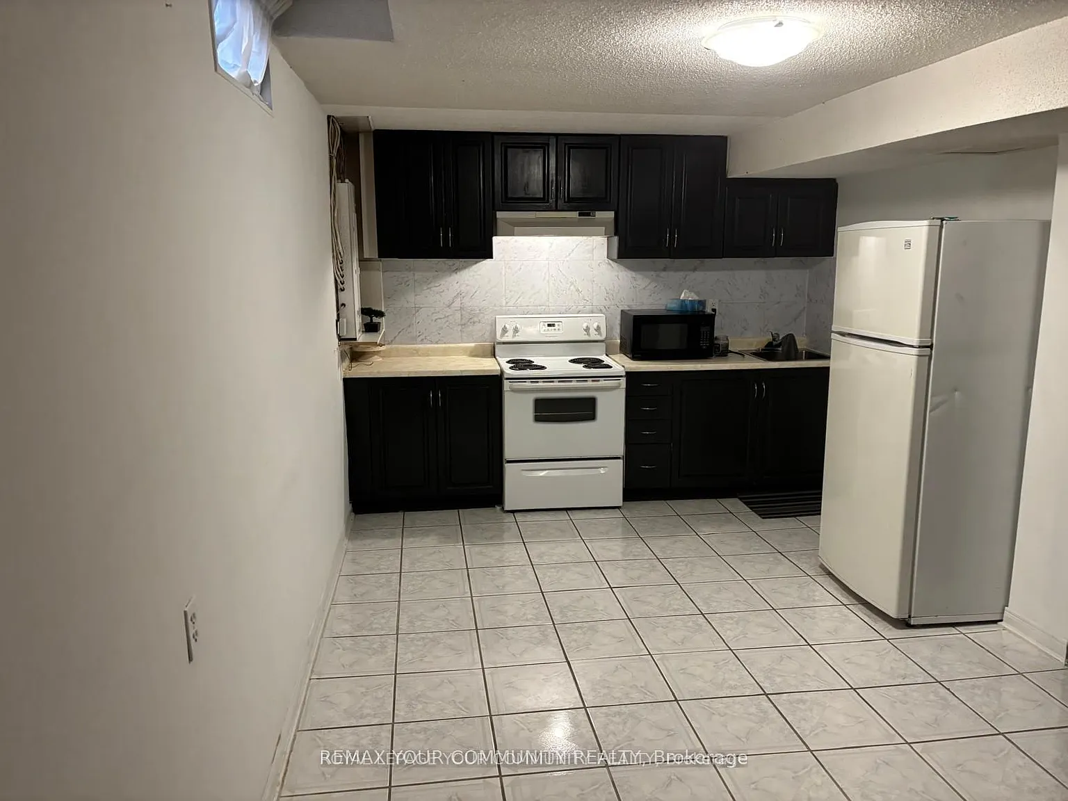 166 Knightswood Ave #Basement photo 1