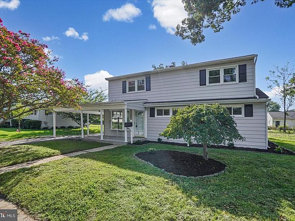 3rd image of 1011 Somerset Dr