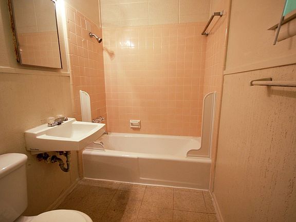2nd image of 114 Andrews St APT 5