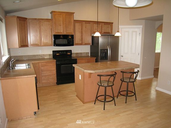 3rd image of 17217 139th Avenue Ct E