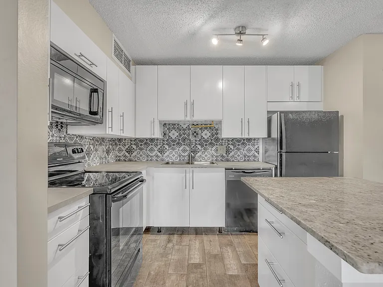 364 Northpointe Ct #206 — Photo 2