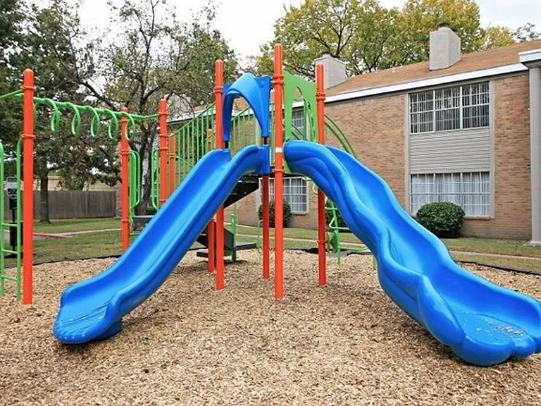 Autumn Woods Apartments — Photo 10
