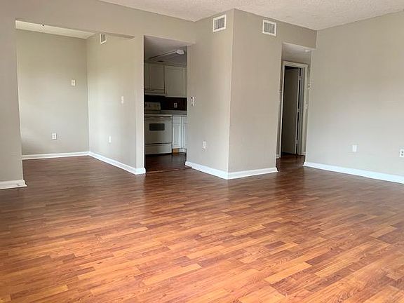 4th image of 729 McDougall Ct #729E