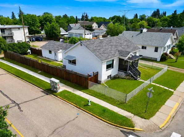 5040 S 46th St, Innisfail, AB T4G 1L6