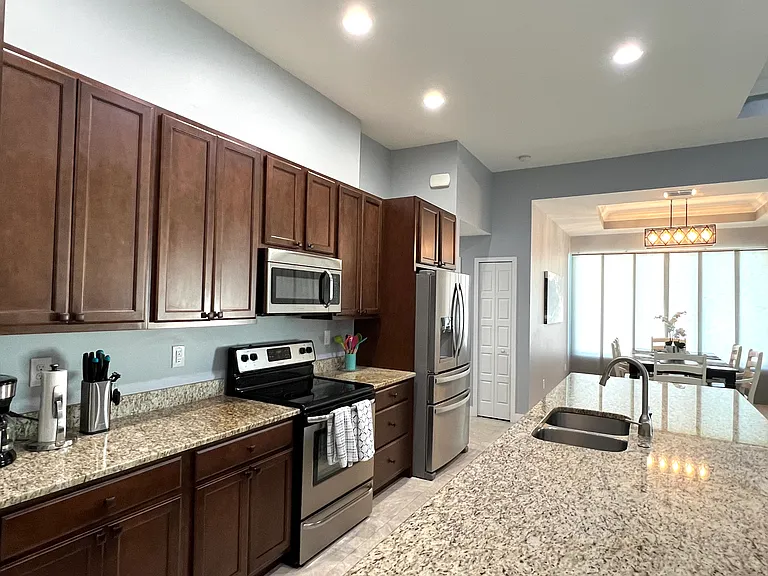 2730 SW 24th Ave — Photo 8