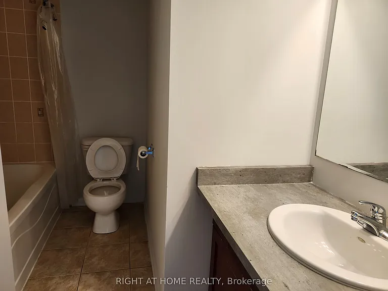 786 Bolingbroke Dr — Photo 33