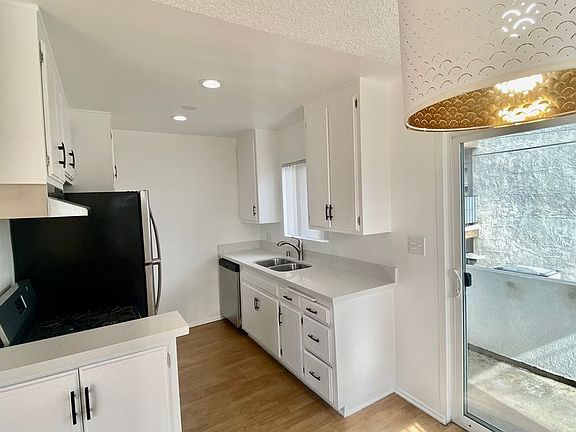 5th image of 1900 Dracena Dr APT 8