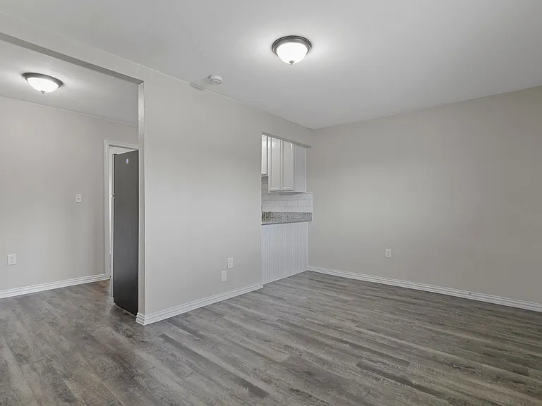 Oak Street Flats: Ranch Style Fully Remodeled Come Check Us Out — Photo 20
