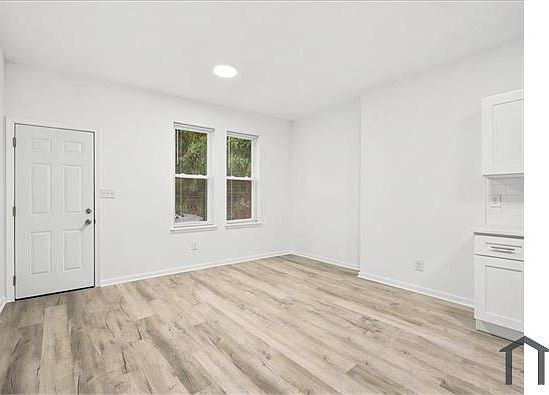 4th image of 2561 N Patton St