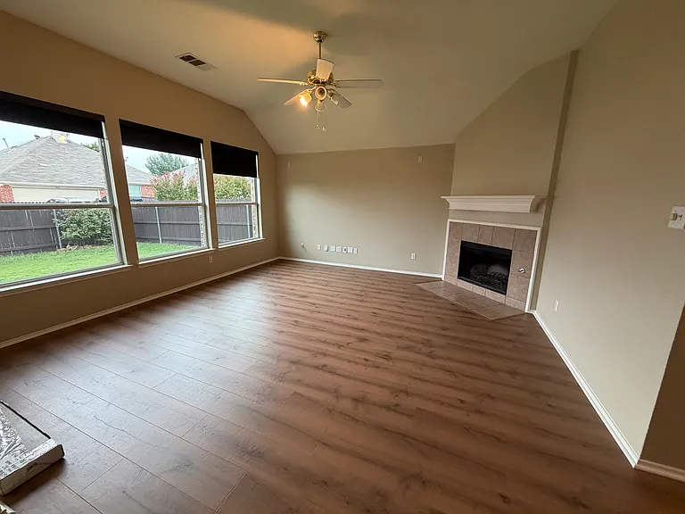1630 Lagonda Ln — Photo 12