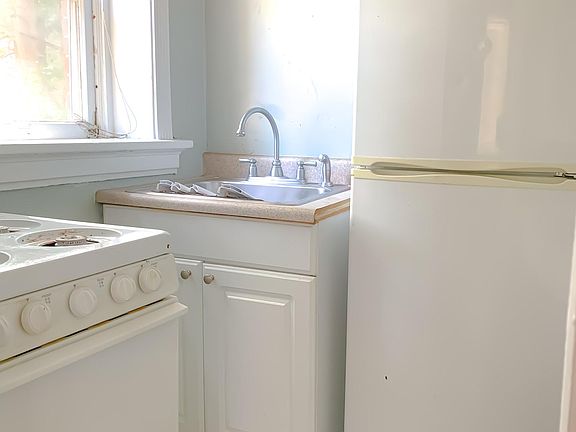 3rd image of 1260 N Pennsylvania St APT 6
