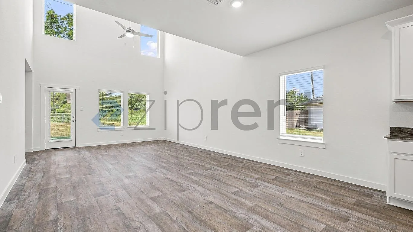 5 bed, 3.5 bath, 2500 sqft, $2,750 — Photo 1