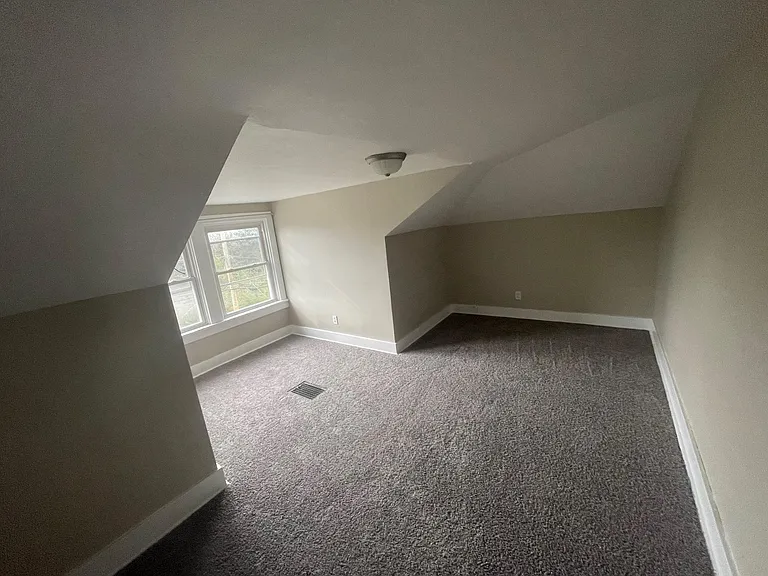 1113 Vine St — Photo 10