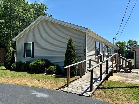 3rd image of 4128 Breckenridge Ln