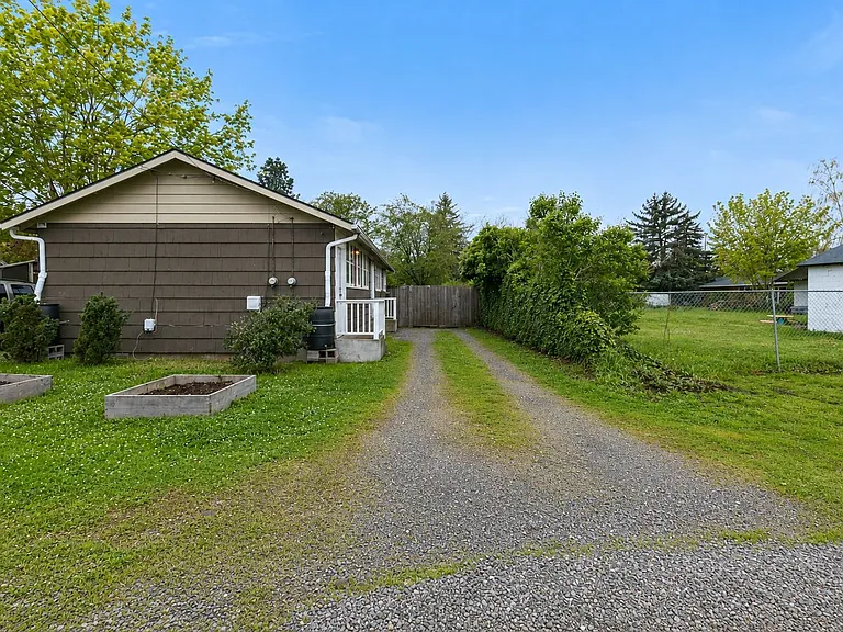 7959 SE 64th Ave #B — Photo 3