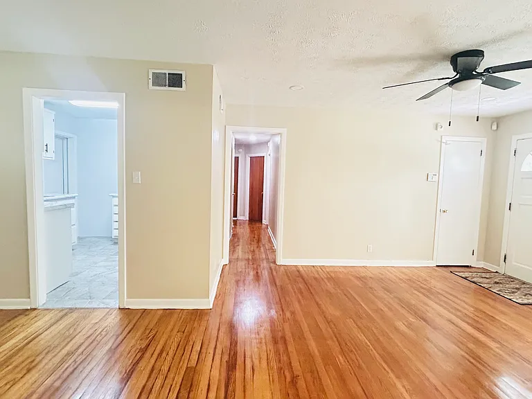 910 Saint Catherine Dr — Photo 18