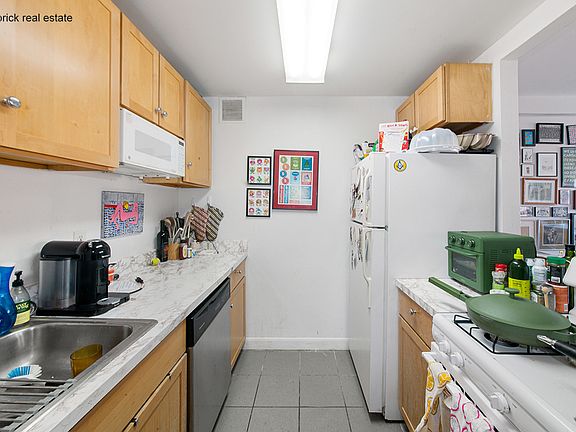 5th image of 384 Atlantic Ave APT 4A