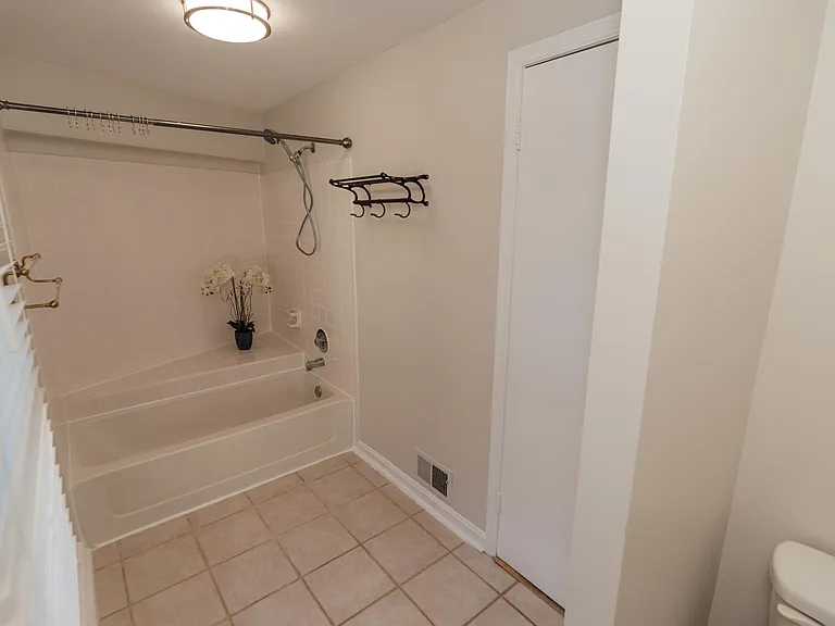 1664 Whisperhill Dr — Photo 14