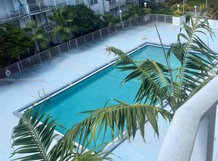 488 NW 165th Street Rd APT B512, Miami, FL 33169