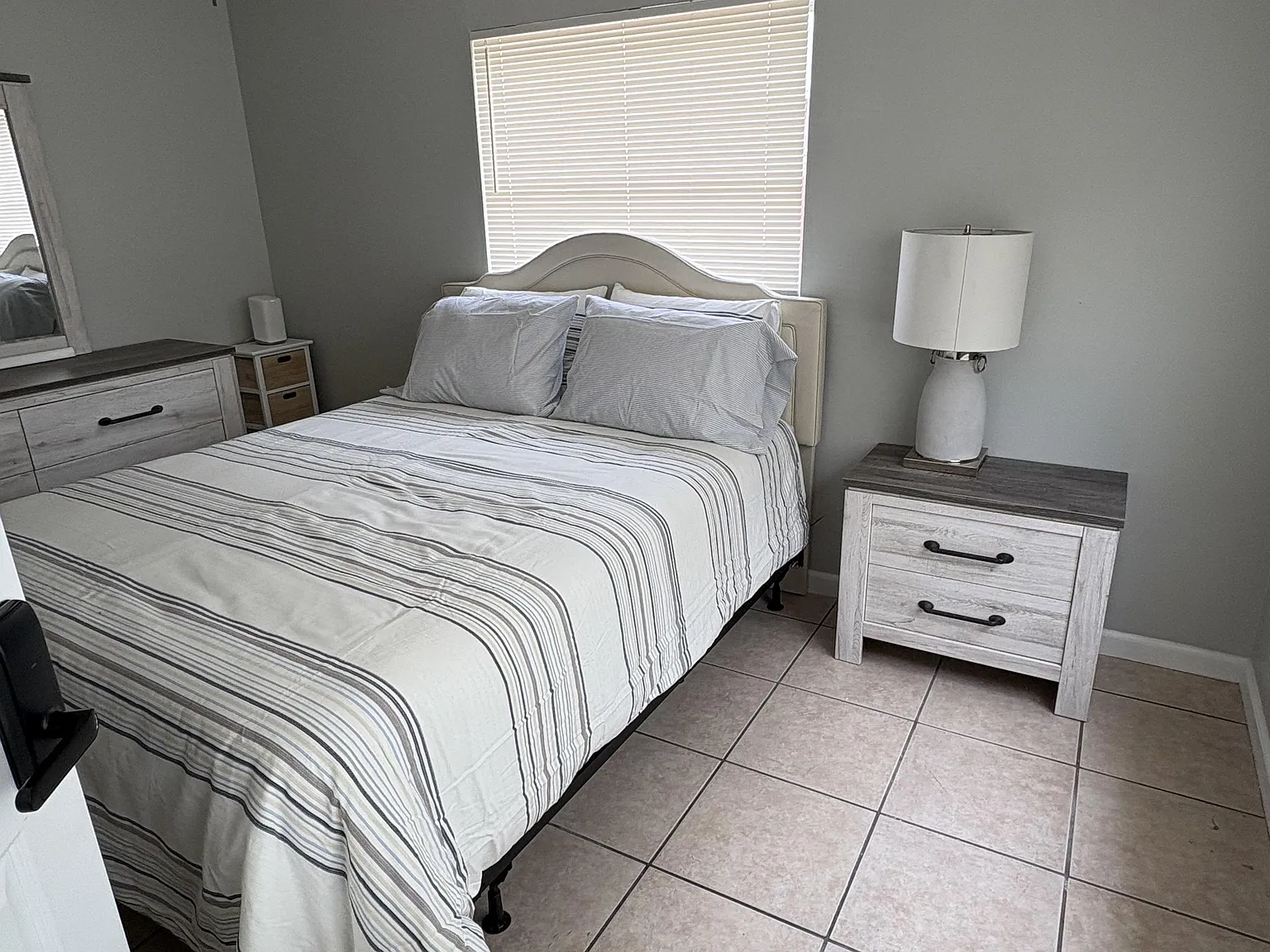 4 bed, 2.0 bath, 1176 sqft, $810 — Photo 2