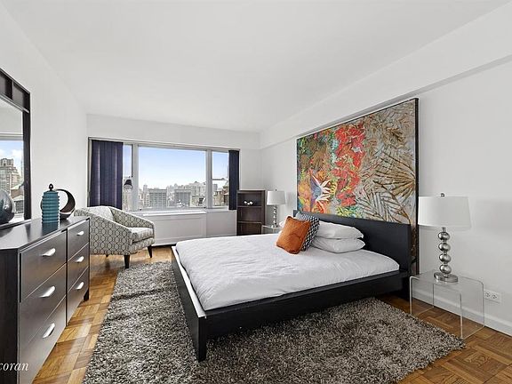 3rd image of 118 E 60th St APT 29E