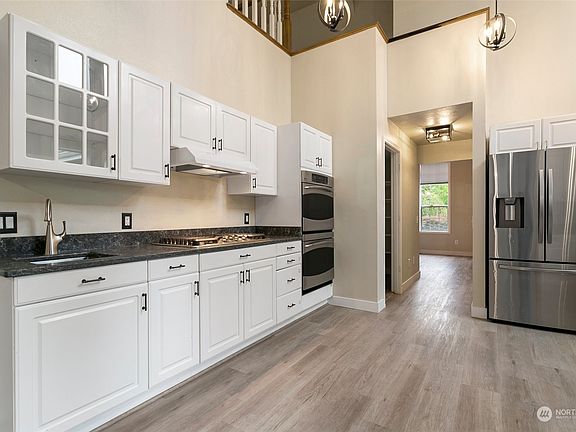 5th image of 5109 Sunset Court NE