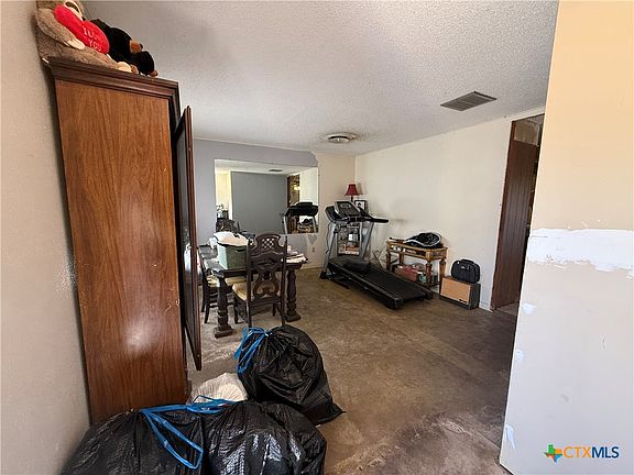 2nd image of 1209 W Avenue A
