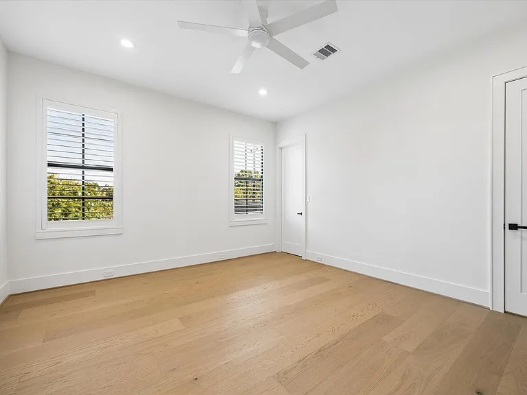 6911 Hartland Ave — Photo 24