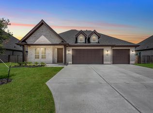 10006 Goliad Dr, Mont Belvieu, TX 77523