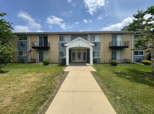 9561 Dee Rd APT 1A, Des Plaines, IL 60016