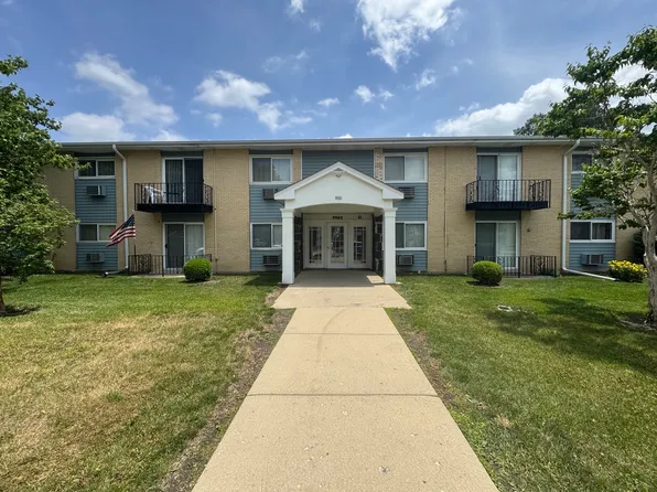 9561 Dee Rd APT 1A, Des Plaines, IL 60016