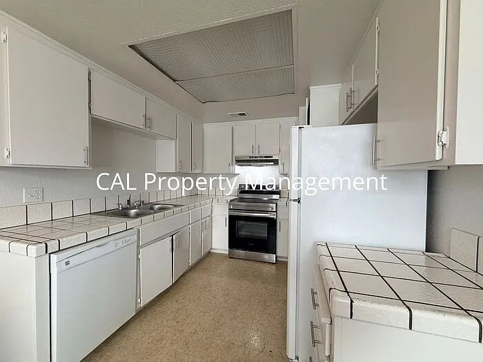3 bed, 1.5 bath, 986 sqft, $3,295 — Photo 4