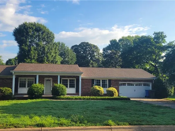 212 Vandyke St, Kernersville, NC 27284