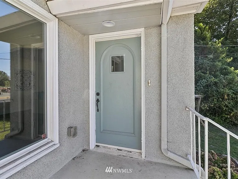 1921 E Valley Hwy — Photo 26