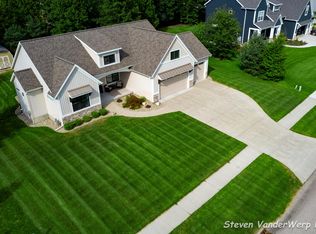 15001 Copper Ct, Grand Haven, MI 49417