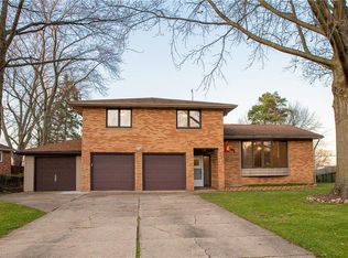 285 Old Rockside Rd, Seven Hills, OH 44131