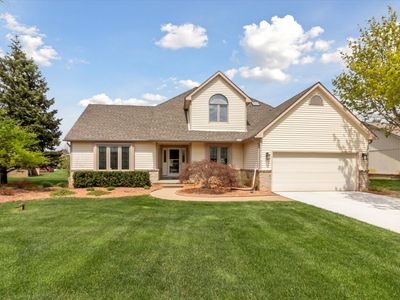 2234 White Pine Dr, Wixom, MI, 48393
