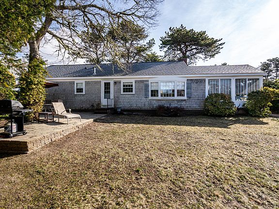 4th image of 24 Pine Wood Lane