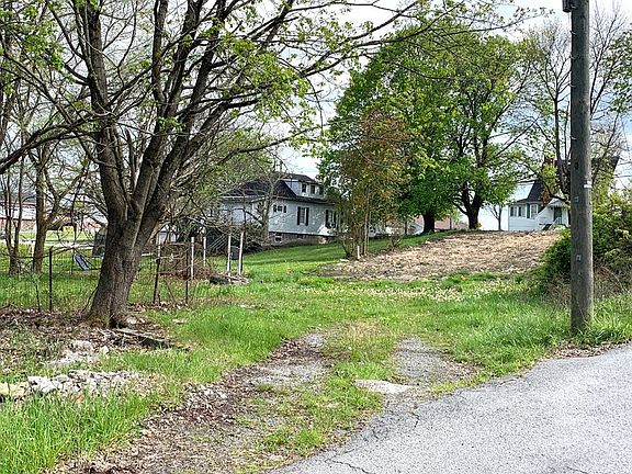 2nd image of 1101 S Kanawha St