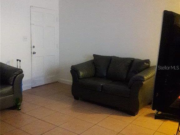 3rd image of 4225 Edgewater Dr