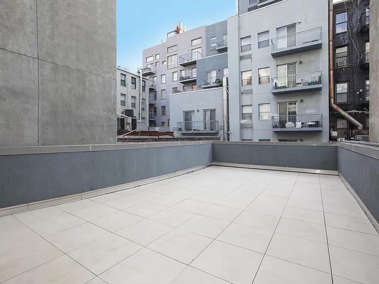 152 Ludlow St #Townhouse 1 — Photo 1