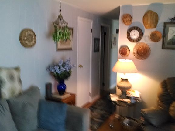 3rd image of 819 E 9th St