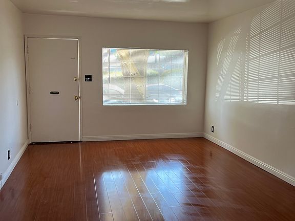 3rd image of 9326 Stanford Ave