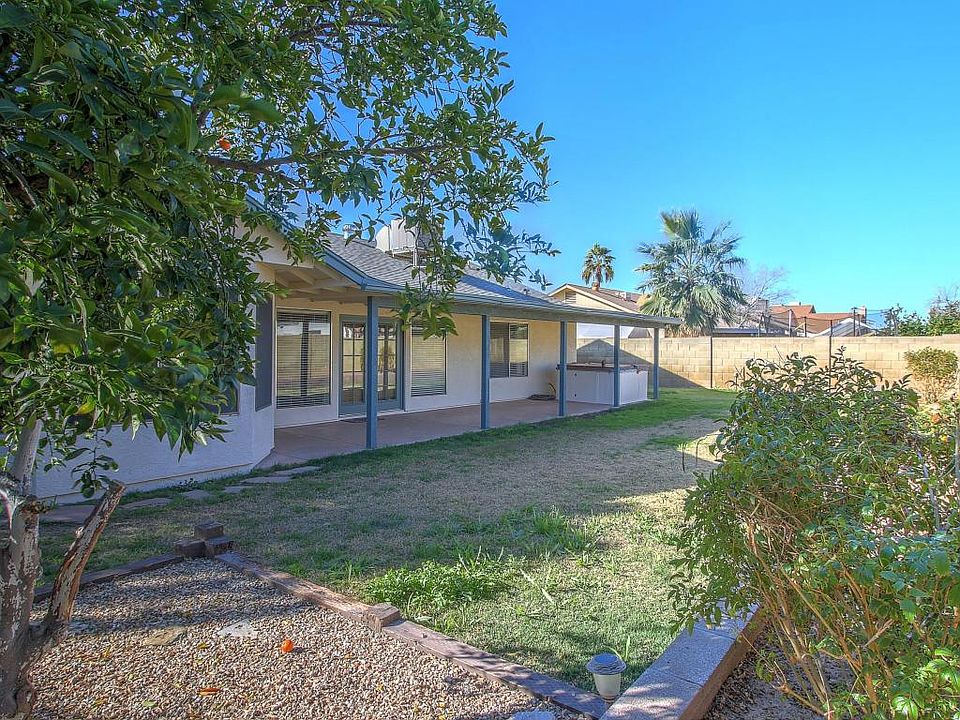 2nd image of 8220 W Larkspur Dr