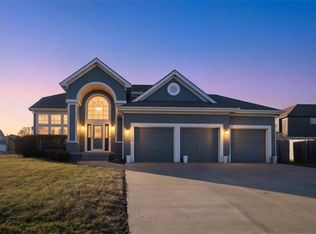 18002 Rollins Dr, Smithville, MO 64089