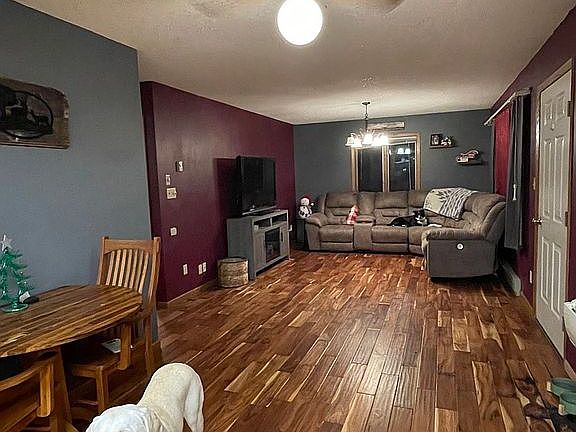 5th image of 504 1st Ave NW
