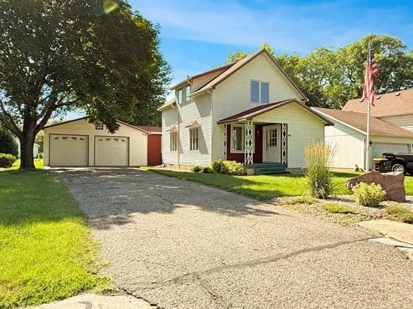 305 N 3rd Ave E, Truman, MN 56088