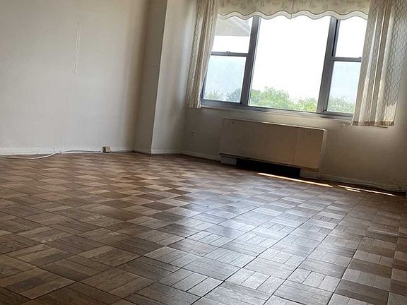 5th image of 2100 Linwood Ave #4-B